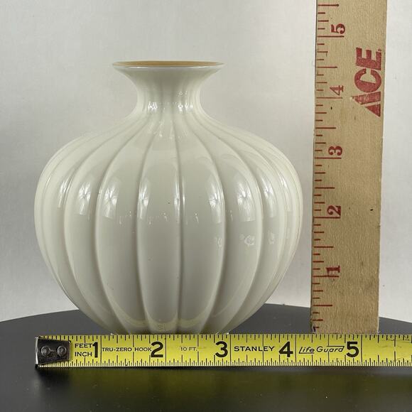 Vintage Lenox Sweetbriar Cream Ribbed Bud Vase With Gold Trim - Picture 5 of 6